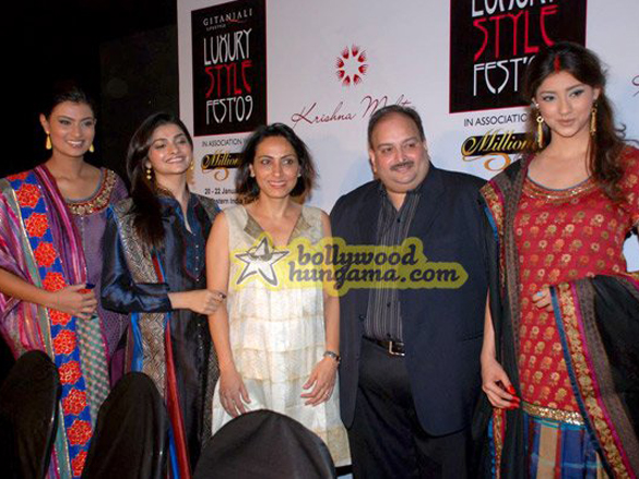 sayali bhagatmehul choksi at the gitanjali luxury style fest 09 10