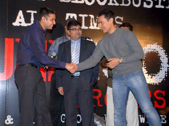 the cast and crew of ghajini celebrate the films 200 crores collections worldwide 41