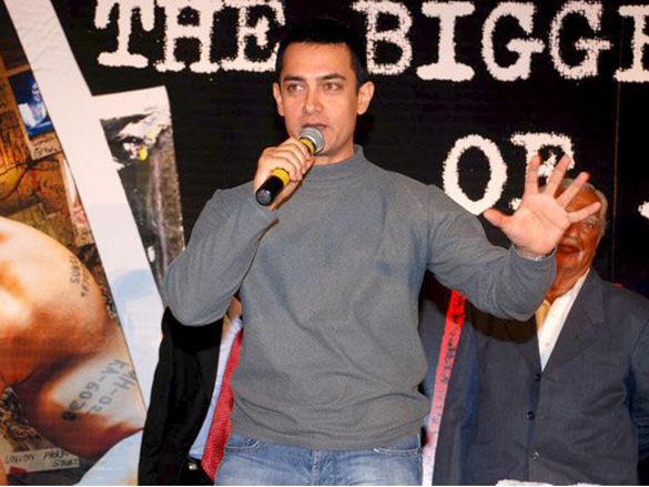 the cast and crew of ghajini celebrate the films 200 crores collections worldwide 43