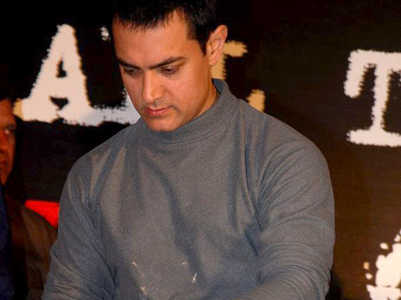 the cast and crew of ghajini celebrate the films 200 crores collections worldwide 53