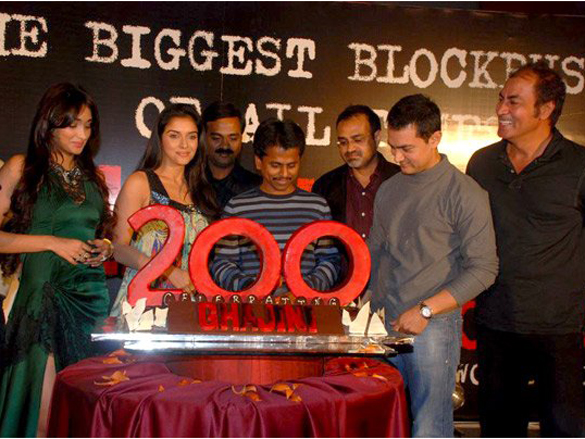 the cast and crew of ghajini celebrate the films 200 crores collections worldwide 59