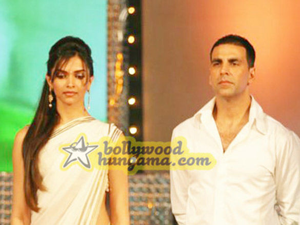 akshay kumardeepika padukone grace the saregama finale 19