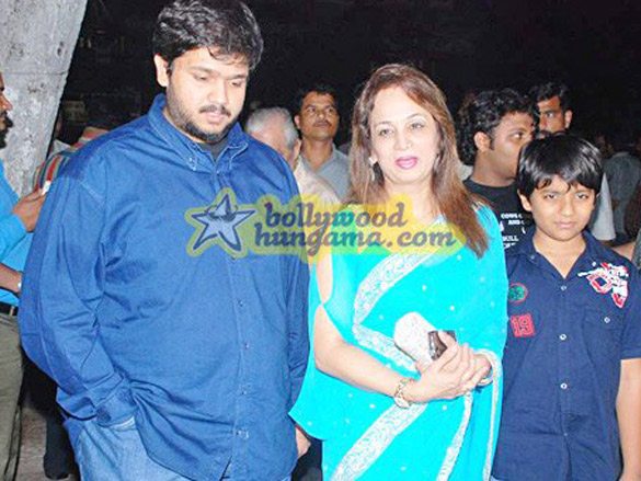 celebs attend manoj joshis play chanakya 7