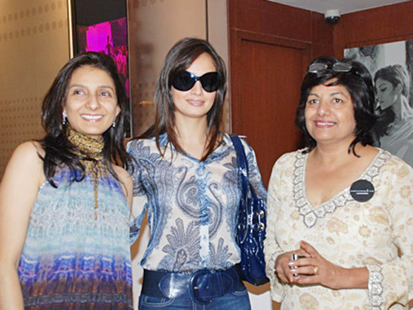 dia mirza at the launch of i love mumbai exhibition organized by samsaarathe luxurious abode of fashion 8