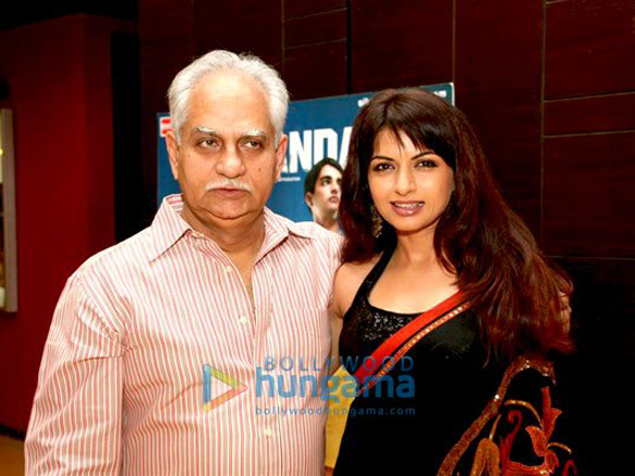 premiere of marathi movie zhak marli bayko keli 6