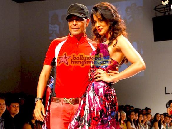 mugdha godse walks for narendra kumar show at lakme india fashion week 09 14