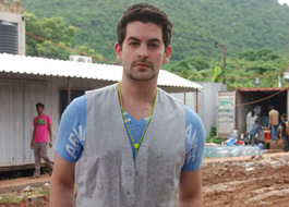 Neil donates his pictures for noble cause