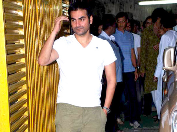 raj thackeray watches dabangg 9