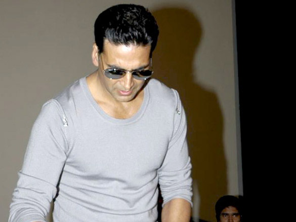 akshay kumar unveils action replayy first look on his birthday 5