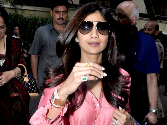 shilpa shetty and manoj kumar watch dabangg 4