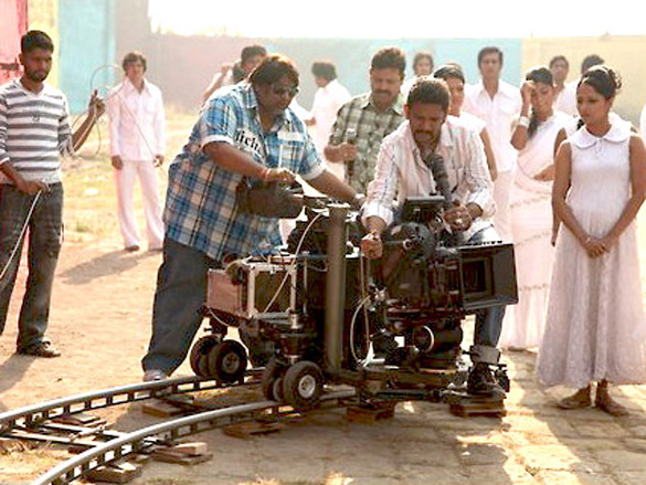 on the sets of action replayy 4