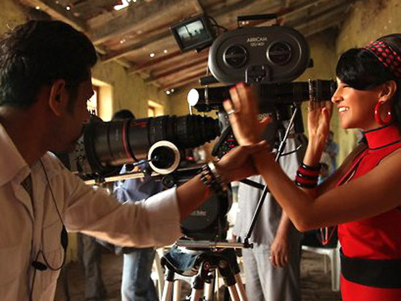 on the sets of action replayy 6