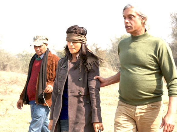 on the sets of yeh saali zindagi 8