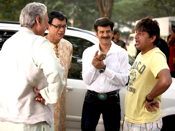 on the sets of khichdi the movie 2
