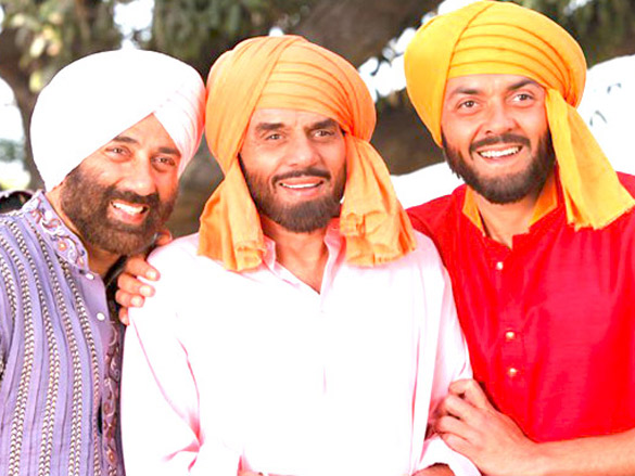 on the sets of yamla pagla deewana