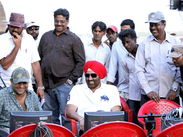 on the sets of yamla pagla deewana 8
