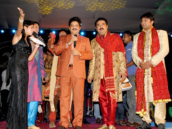 cast and crew of allah ke banday play dandiya 5