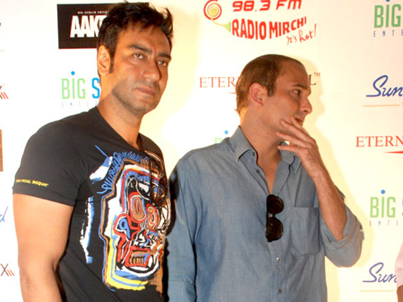 ajay devgn and akshaye khanna at a promotional event of aakrosh in nagpur 5
