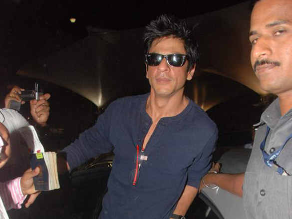 shahrukh khan returns to mumbai from don 2 shoot 4