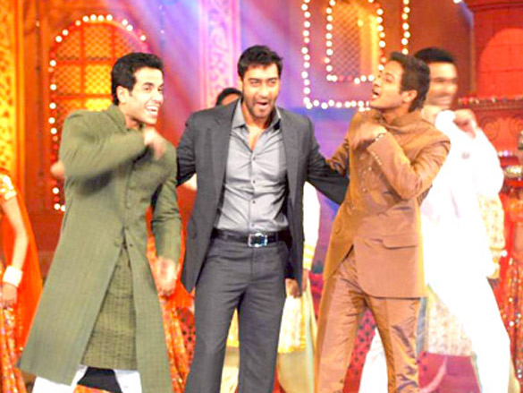 golmaal 3 cast on the sets of colors diwali show 3
