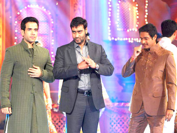 golmaal 3 cast on the sets of colors diwali show 4