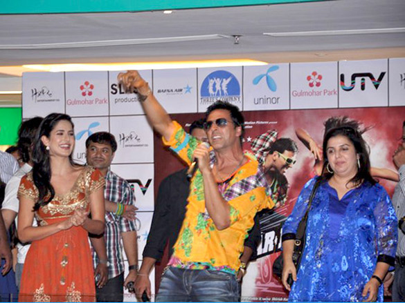 cast and crew of tees maar khan in ahmedabad 5