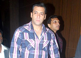Salman Khan to star in Ready remake directed by Anees Bazmee
