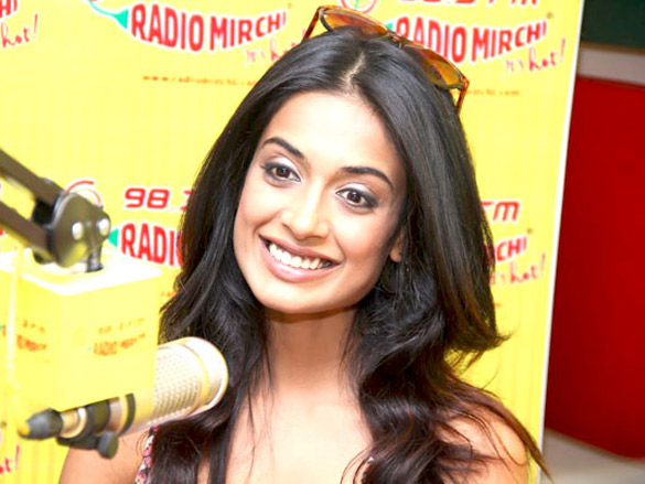 sarah jane dias promotes her film game on 98 3 fm radio mirchi 2