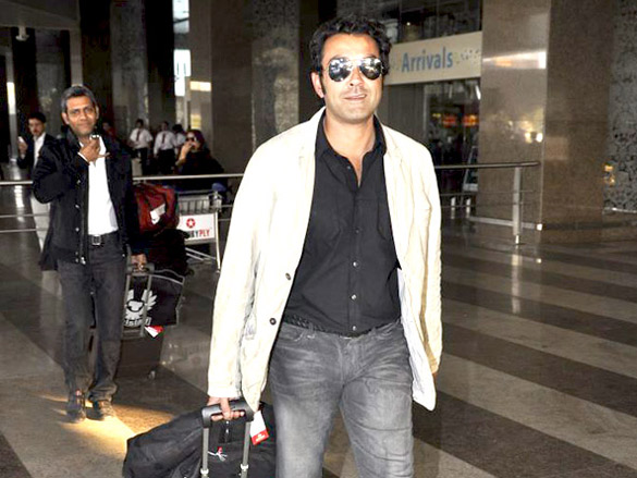 bobby deol returns to mumbai after promoting yamla pagla deewana in delhi 2