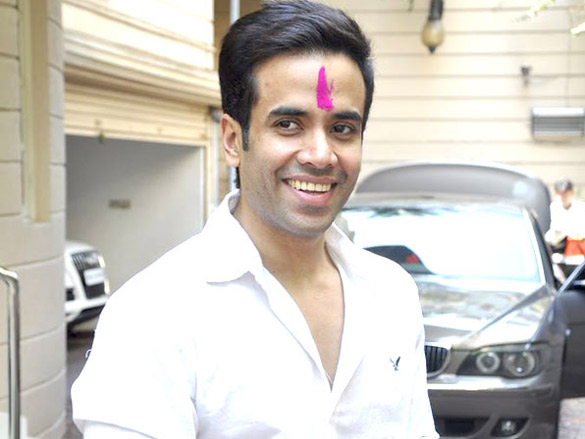 tusshar and preeti promote shor in the city on holi day 6