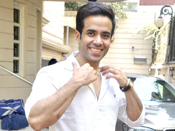tusshar and preeti promote shor in the city on holi day 7