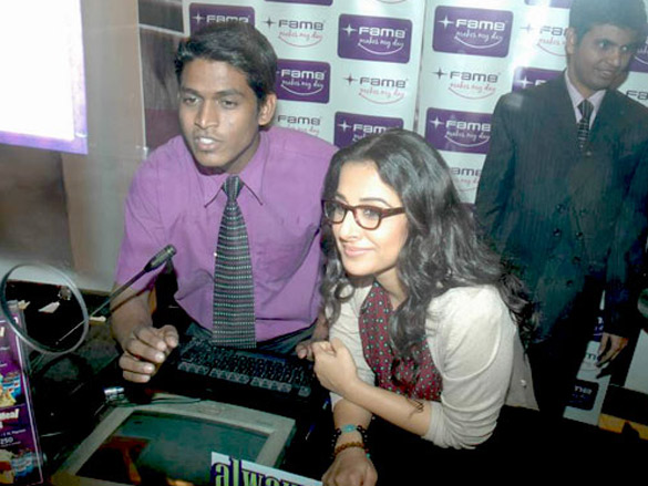 rani mukherjee and vidya balan sell tickets at fame 4