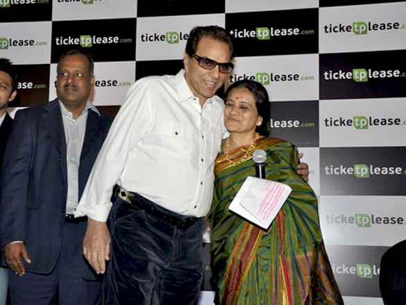 dharmendra sunny deol and ajay devgn launch ticketplease com 11