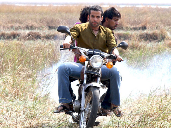 tusshar kapoornikhil dwivedi