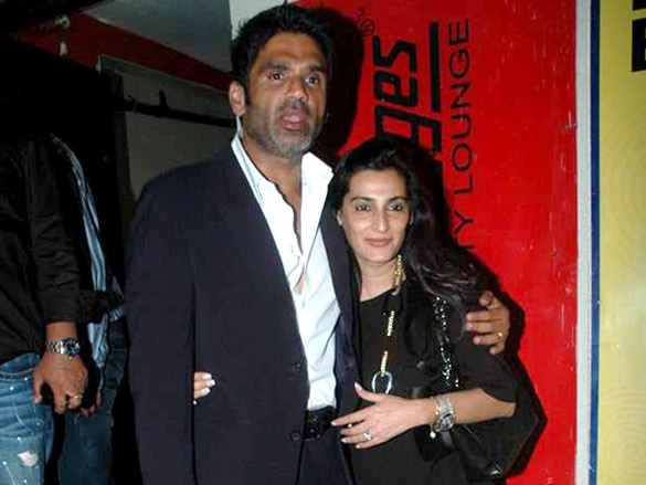 akshay and suniel at thank you special screening 3