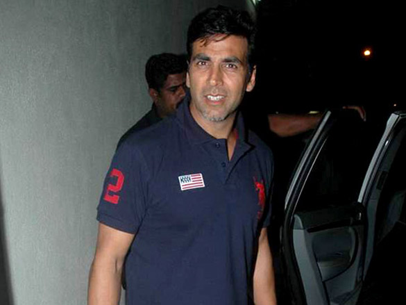 akshay and suniel at thank you special screening 4