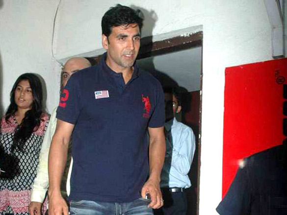 akshay and suniel at thank you special screening 7
