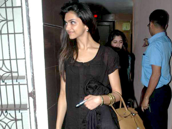 deepika at the special screening of khelein hum jee jaan sey 6