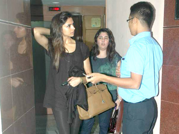 deepika at the special screening of khelein hum jee jaan sey 7
