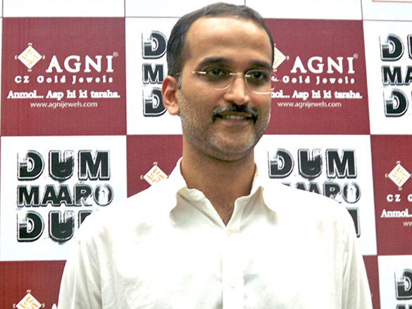 press conference of dum maaro dum at oberoi mall 6
