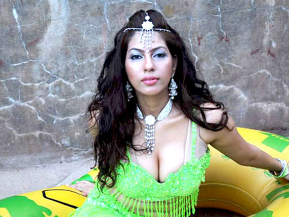 cast of bhindi baazaar inc spotted at water kingdom 9