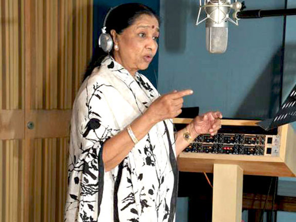 asha bhosle records a song for the film neil ko pakadna 2