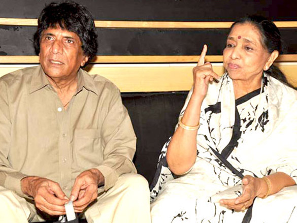 asha bhosle records a song for the film neil ko pakadna 6