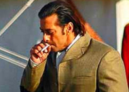 Salman Khan fined Rs.200 for smoking in public place