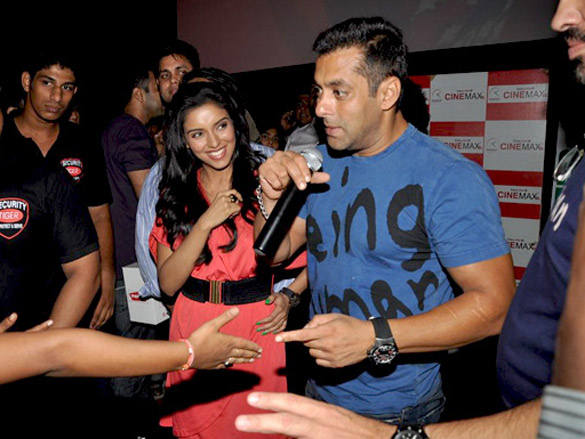 salman and asin at the special screening of ready for kids 2