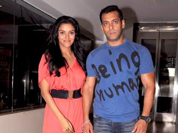 salman and asin at the special screening of ready for kids 10