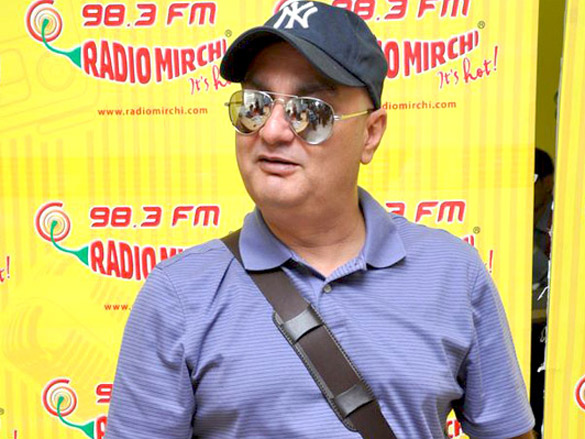 vinay pathak promotes bheja fry 2 on 98 3 fm radio mirchi 9