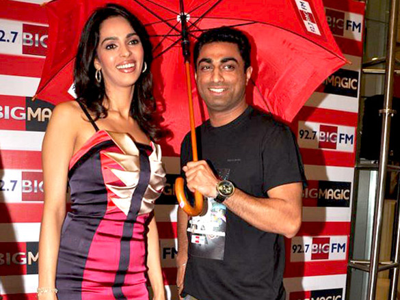 mallika sherawat promotes double dhamaal on 92 7 big fm 3