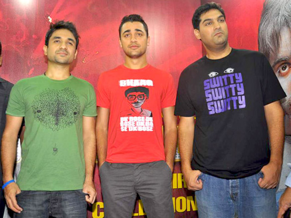 delhi belly cast unveil akp t shirts at garment fair 7
