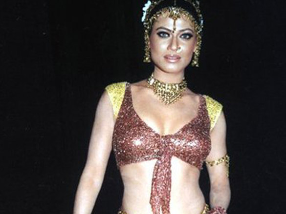 payal rohatgis item song for police force 2